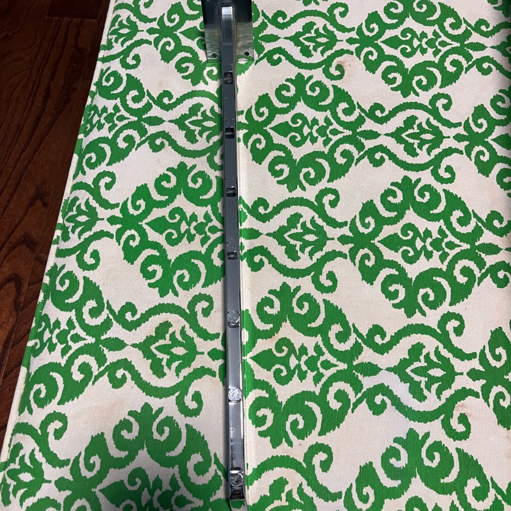 Slat waterfall cascading hooks